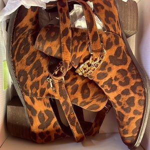 Leopard print bootie